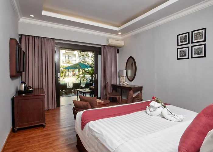 The Lokha & Hotel Legian (Bali)